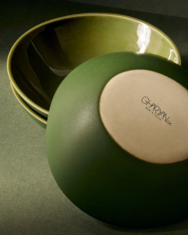 handmade, artisan made, matte green/ glazed green,, matte finish, plate, dessert plate, assiette à dessert, bicolor, vert mat/ vert brillant,, artisan made, fait à la main, arisanal, intemporel, design, dadasi, gharyan stoneware, ethically made, ethique, fair trade, commerce équitable, soup bowl, bol à soupe, poke bowl