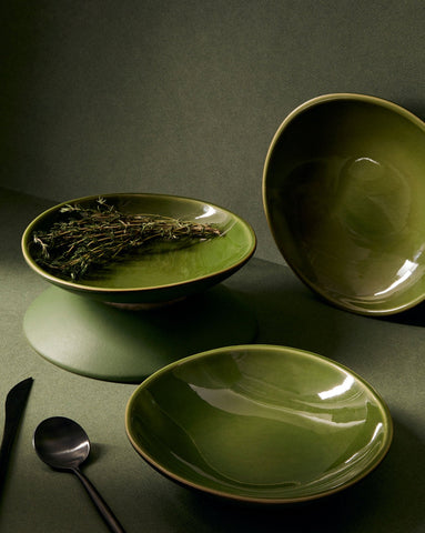 handmade, artisan made, matte green/ glazed green,, matte finish, plate, dessert plate, assiette à dessert, bicolor, vert mat/ vert brillant,, artisan made, fait à la main, arisanal, intemporel, design, dadasi, gharyan stoneware, ethically made, ethique, fair trade, commerce équitable