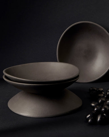 handmade, artisan made, matte black, matte finish, plate, dinner plate, pasta plate, salad plate, assiette à diner, assiette à pate, salad plate, noir mat, artisan made fait à la main, arisanal, intemporel, design, dadasi, gharyan stoneware, ethically made, ethique, fair trade, commerce équitable