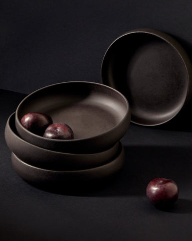 handmade, artisan made, matte black, matte finish, plate, dinner plate, pasta plate, salad plate, assiette à diner, assiette à pate, salad plate, noir mat, artisan made fait à la main, arisanal, intemporel, design, EDAN, gharyan stoneware, ethically made, ethique, fair trade, commerce équitabledinnerware set, le gourmand, ensemble de vaisselle