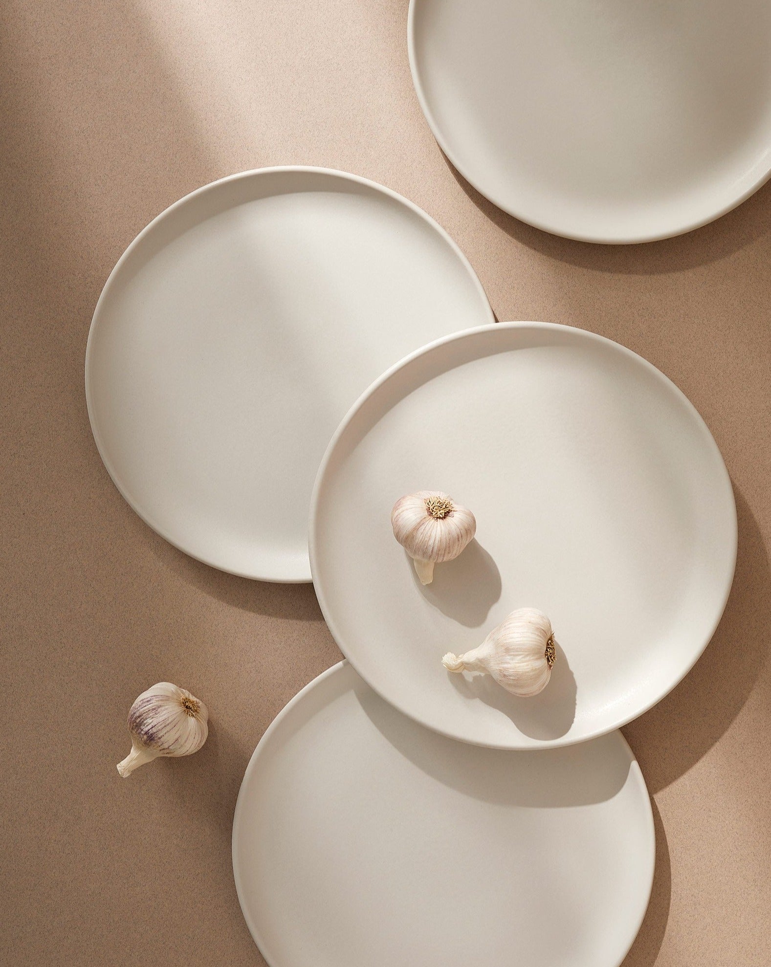 handmade, artisan made, matte white, matte finish, plate, dinner plate, flat plate, assiette plate, assiette à diner, BLANC mat, artisan made fait à la main, arisanal, intemporel, design, EDAN, gharyan stoneware, ethically made, ethique, fair trade, commerce équitabledinnerware set, le gourmand, ensemble de vaisselle