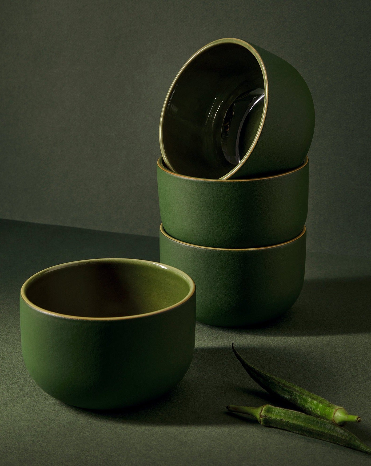 handmade, artisan made, matte green/glazed green, matte finish, bowl, dinner bowl, soup bowl, bol à diner, bol à soupe, salad bowl, vert mat/vert brillant, artisan made, fait à la main, arisanal, intemporel, design, youlha, gharyan stoneware, ethically made, ethique, fair trade, commerce équitable, dinnerware, service de vaisselle, dinner set, dinnerware set, le gourmand, ensemble de vaissellelle