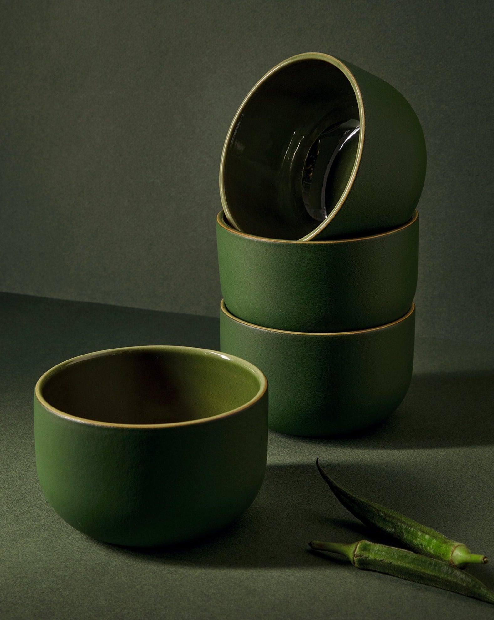 handmade, artisan made, matte green/glazed green, matte finish, bowl, dinner bowl, soup bowl, bol à diner, bol à soupe, salad bowl, vert mat/vert brillant, artisan made, fait à la main, arisanal, intemporel, design, youlha, gharyan stoneware, ethically made, ethique, fair trade, commerce équitable