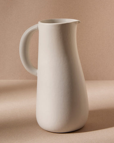 handmade, artisan made, jug, matte white, pitcher, bottle, blanc mat, matte finish, serveware, drinkware, pichet, bouteille, carafe, blanc mat, artisan made fait à la main, arisanal,  intemporel, design, dadasi, gharyan stoneware, ethically made, ethique, fair trade, commerce équitable