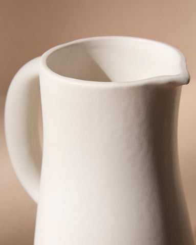 handmade, artisan made, jug, matte white, pitcher, bottle, blanc mat, matte finish, serveware, drinkware, pichet, bouteille, carafe, blanc mat, artisan made fait à la main, arisanal,  intemporel, design, dadasi, gharyan stoneware, ethically made, ethique, fair trade, commerce équitable