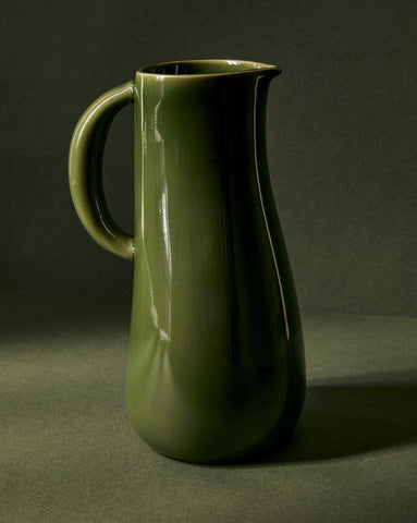 handmade, artisan made, jug, green, pitcher, bottle, green, matte finish, serveware, drinkware, pichet, bouteille, carafe, green, artisan made fait à la main, arisanal,  intemporel, design, dadasi, gharyan stoneware, ethically made, ethique, fair trade, commerce équitable