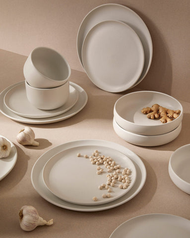 handmade, artisan made, matte white, matte finish, plate, dinner plate, flat plate, assiette plate, assiette à diner, blanc mat, artisan made fait à la main, arisanal, intemporel, design, le gourmand, gharyan stoneware, ethically made, ethique, fair trade, commerce équitable, dinnerware, service de vaisselle, dinner setdinnerware set, le gourmand, ensemble de vaisselle