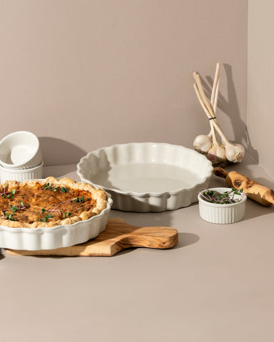 Rounded Stoneware Pie Dish